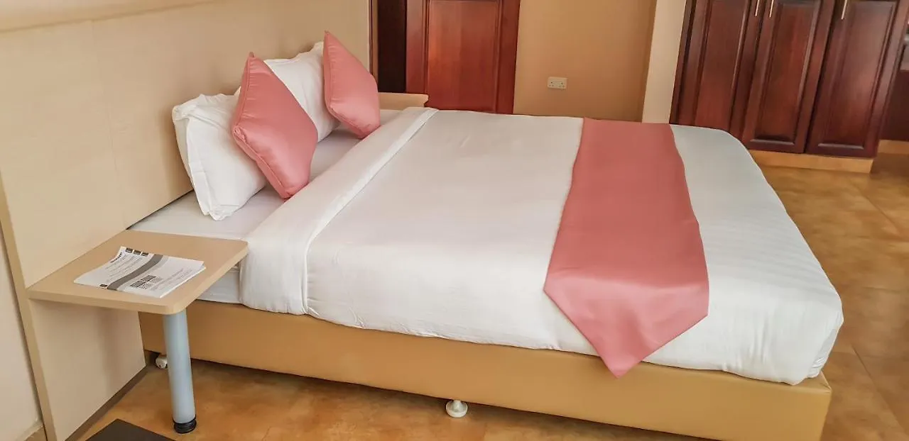 La'Ponye Hotel & Apartments