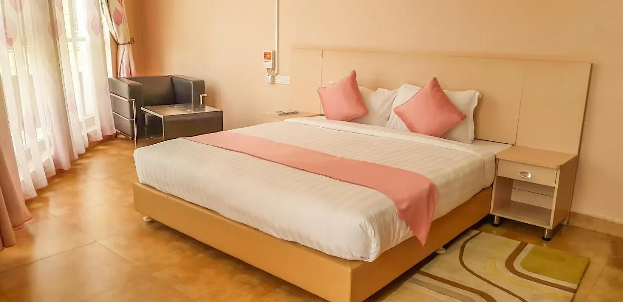 La'Ponye Hotel & Apartments  קמפאלה